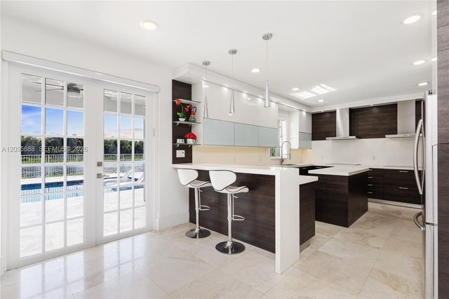 2505 Hunters Run Way, Weston, FL 33327