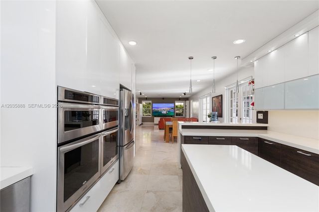 2505 Hunters Run Way, Weston, FL 33327