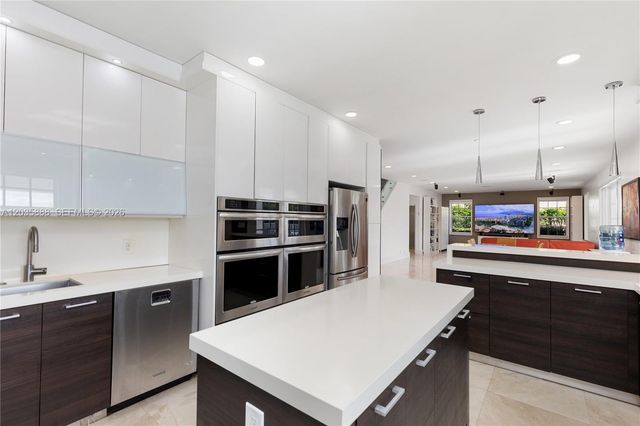 2505 Hunters Run Way, Weston, FL 33327