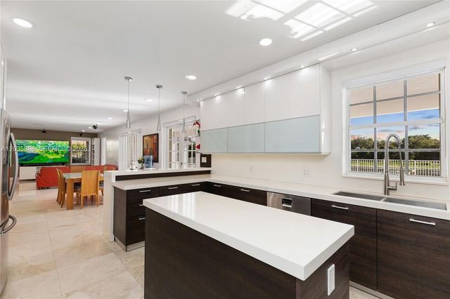2505 Hunters Run Way, Weston, FL 33327