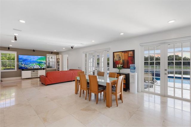 2505 Hunters Run Way, Weston, FL 33327