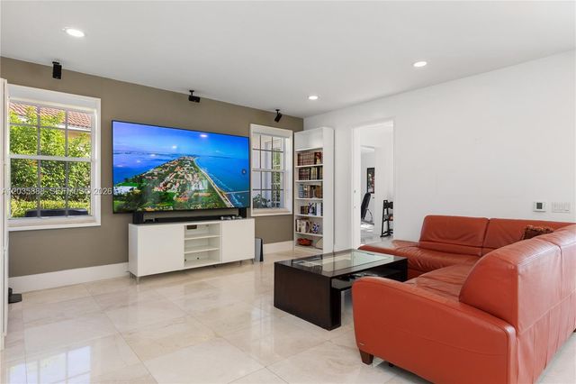 2505 Hunters Run Way, Weston, FL 33327
