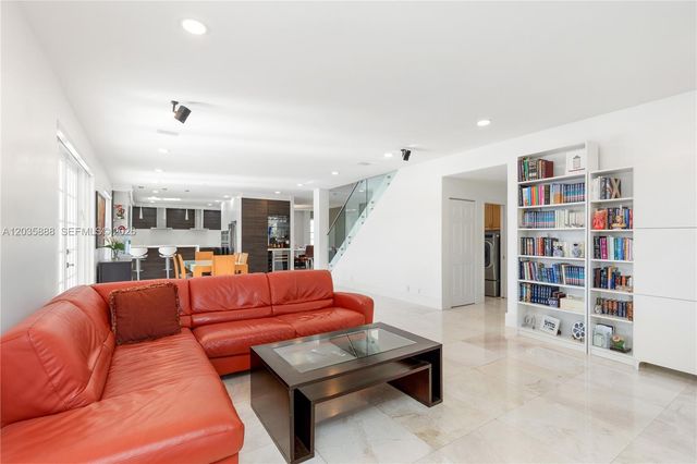 2505 Hunters Run Way, Weston, FL 33327