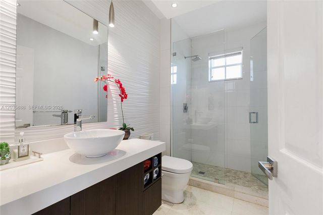 2505 Hunters Run Way, Weston, FL 33327