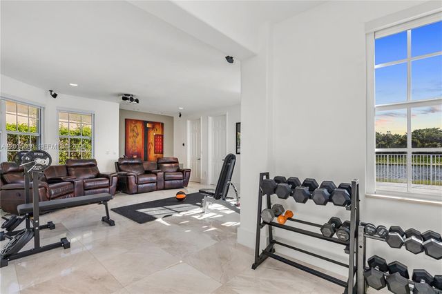 2505 Hunters Run Way, Weston, FL 33327
