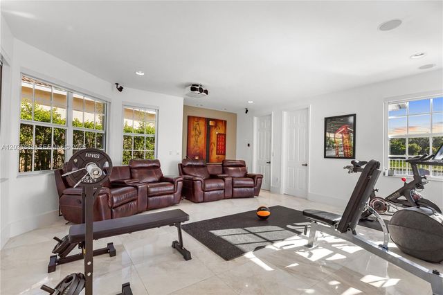 2505 Hunters Run Way, Weston, FL 33327