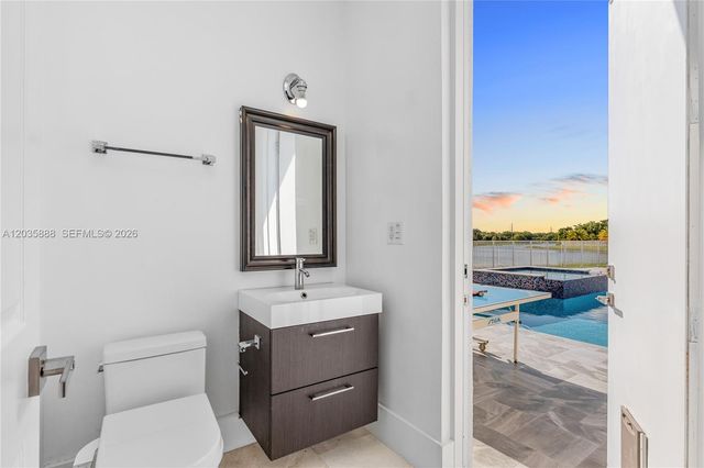2505 Hunters Run Way, Weston, FL 33327