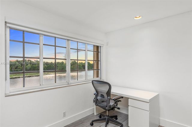 2505 Hunters Run Way, Weston, FL 33327