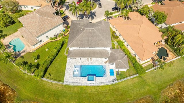 2505 Hunters Run Way, Weston, FL 33327