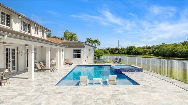2505 Hunters Run Way, Weston, FL 33327