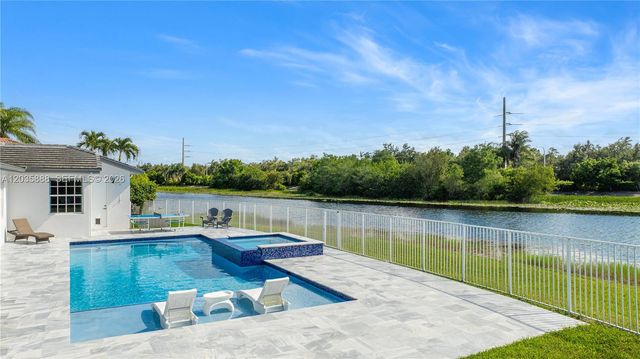 2505 Hunters Run Way, Weston, FL 33327
