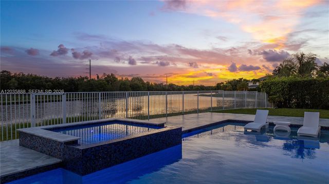 2505 Hunters Run Way, Weston, FL 33327