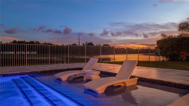 2505 Hunters Run Way, Weston, FL 33327