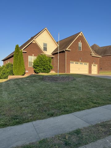 1615 Edgewater Ln, Clarksville, TN 37043