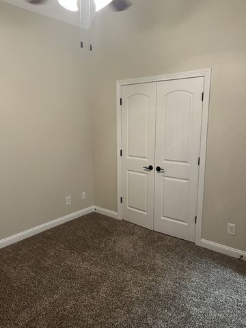 1615 Edgewater Ln, Clarksville, TN 37043