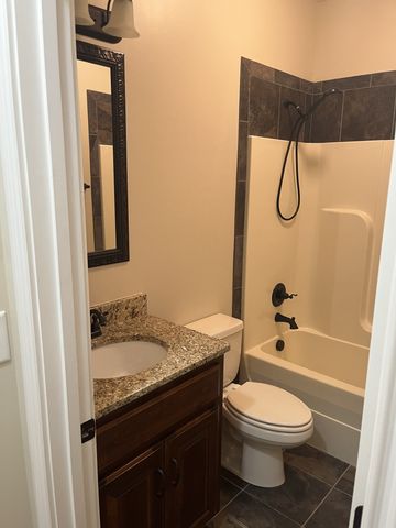 1615 Edgewater Ln, Clarksville, TN 37043