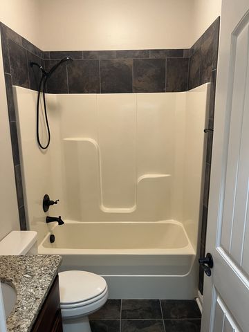 1615 Edgewater Ln, Clarksville, TN 37043