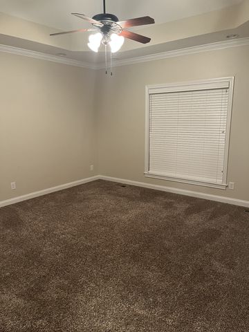 1615 Edgewater Ln, Clarksville, TN 37043
