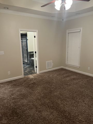 1615 Edgewater Ln, Clarksville, TN 37043