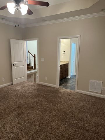 1615 Edgewater Ln, Clarksville, TN 37043