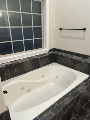 1615 Edgewater Ln, Clarksville, TN 37043