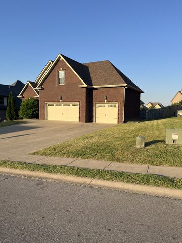 1615 Edgewater Ln, Clarksville, TN 37043