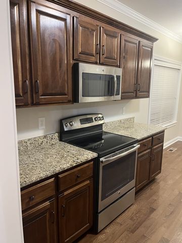 1615 Edgewater Ln, Clarksville, TN 37043