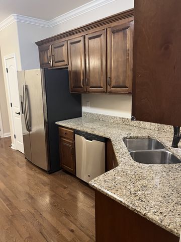 1615 Edgewater Ln, Clarksville, TN 37043