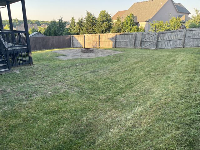 1615 Edgewater Ln, Clarksville, TN 37043