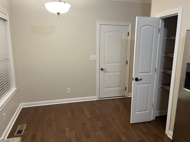 1615 Edgewater Ln, Clarksville, TN 37043