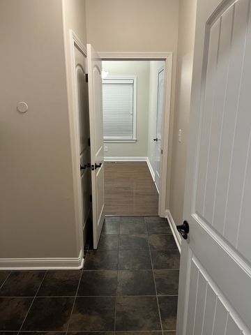 1615 Edgewater Ln, Clarksville, TN 37043