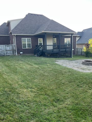 1615 Edgewater Ln, Clarksville, TN 37043