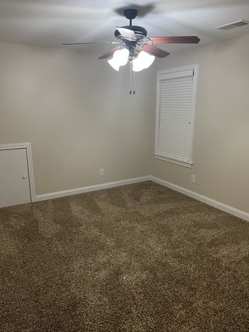 1615 Edgewater Ln, Clarksville, TN 37043