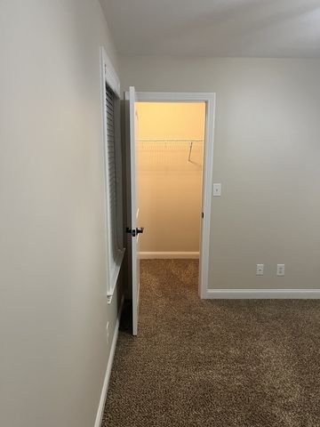 1615 Edgewater Ln, Clarksville, TN 37043