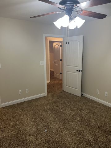 1615 Edgewater Ln, Clarksville, TN 37043