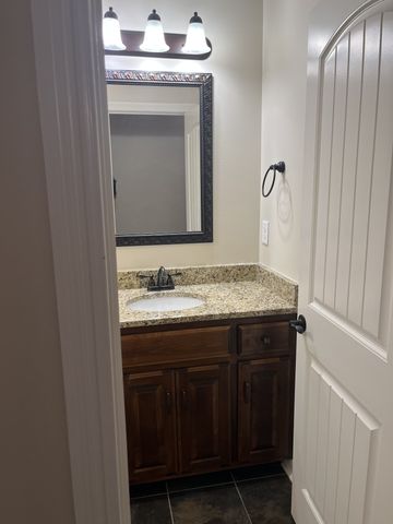 1615 Edgewater Ln, Clarksville, TN 37043