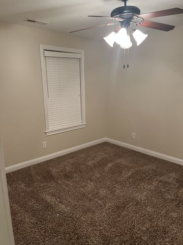 1615 Edgewater Ln, Clarksville, TN 37043