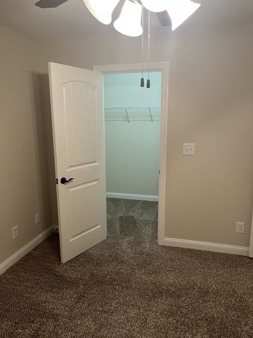 1615 Edgewater Ln, Clarksville, TN 37043