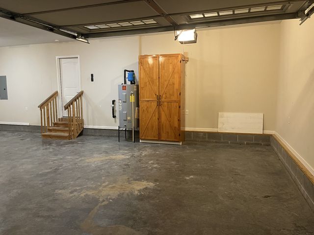 1615 Edgewater Ln, Clarksville, TN 37043