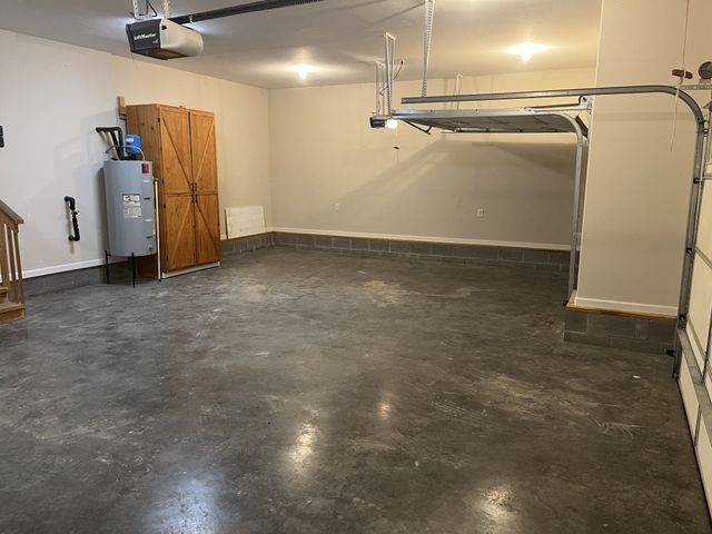 1615 Edgewater Ln, Clarksville, TN 37043