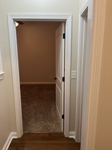 1615 Edgewater Ln, Clarksville, TN 37043