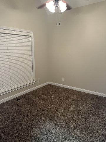1615 Edgewater Ln, Clarksville, TN 37043