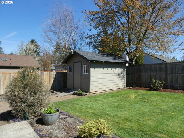 20040 TORREY PINES Dr, Oregon City, OR 97045