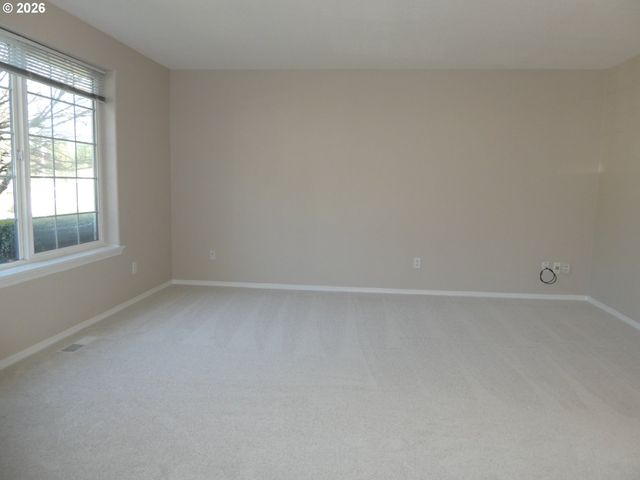 20040 TORREY PINES Dr, Oregon City, OR 97045