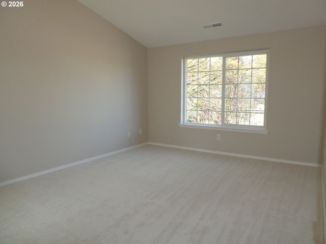 20040 TORREY PINES Dr, Oregon City, OR 97045