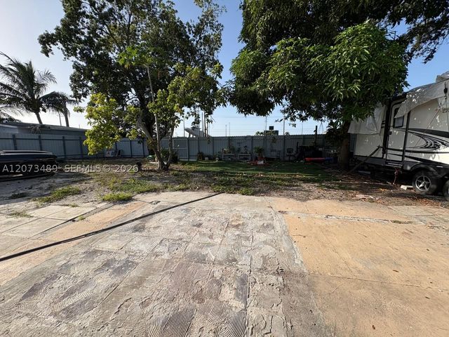 3001 NW 106th St, Miami, FL 33147