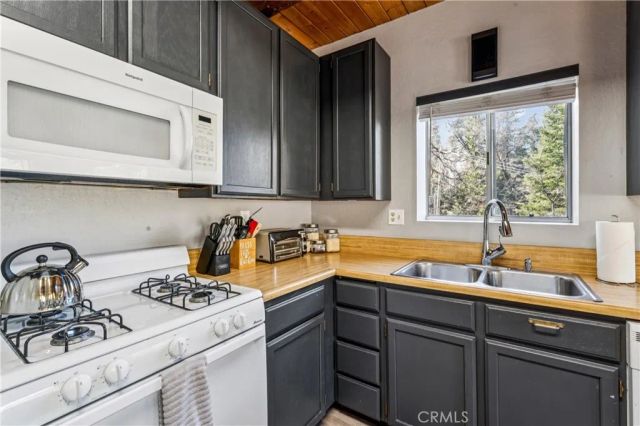 2701 Canon Way, Running Springs, CA 92382