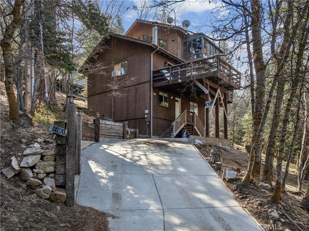 2701 Canon Way, Running Springs, CA 92382