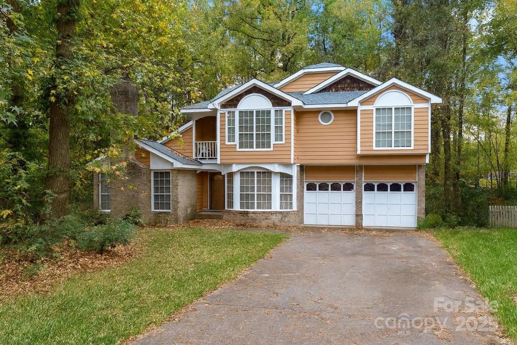 9005 Louvaine Drive, Charlotte, NC 28227