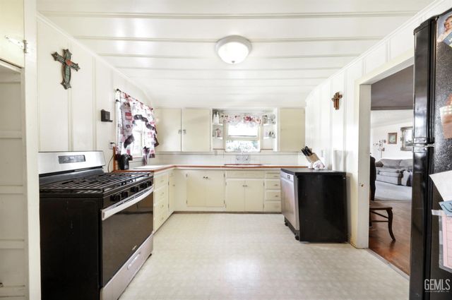 461 Adams Street, Bakersfield, CA 93307